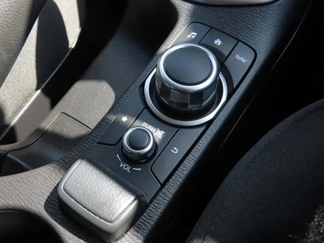 ＭＡＺＤＡ２（マツダ）の車両写真