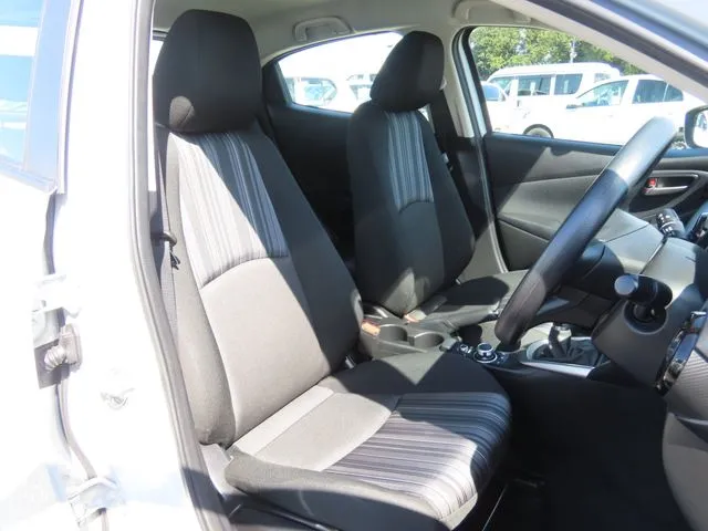 ＭＡＺＤＡ２（マツダ）の車両写真