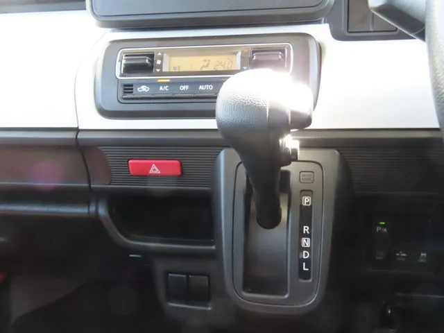 スペーシア（スズキ）の車両写真