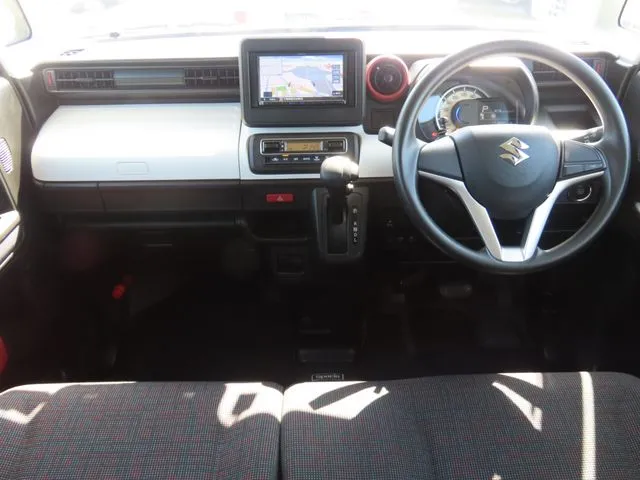 スペーシア（スズキ）の車両写真