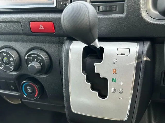 ハイエースバン　２ＷＤ（トヨタ）の車両写真