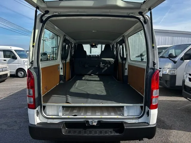 ハイエースバン　２ＷＤ（トヨタ）の車両写真