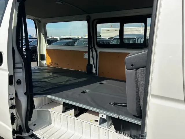 ハイエースバン　２ＷＤ（トヨタ）の車両写真