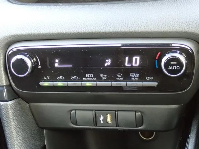 ヤリス（トヨタ）の車両写真