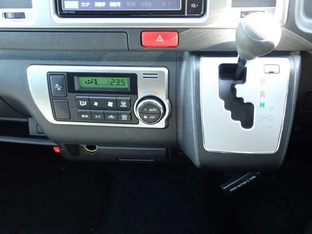 ハイエースバン　２ＷＤ（トヨタ）の車両写真