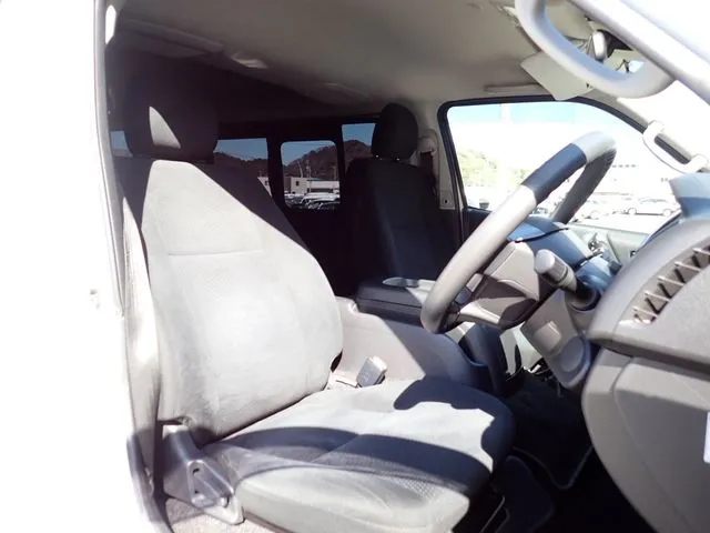 ハイエースバン　２ＷＤ（トヨタ）の車両写真