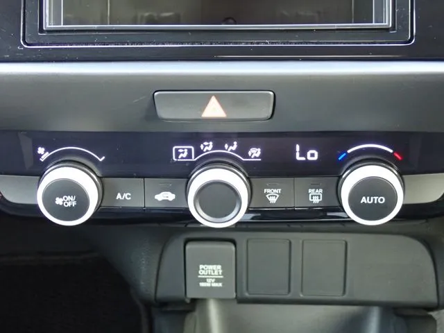 フィット　ｅ：ＨＥＶ（ホンダ）の車両写真