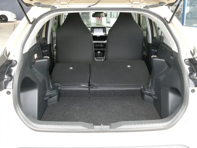 ヤリスクロス　ハイブリッド（トヨタ）の車両写真