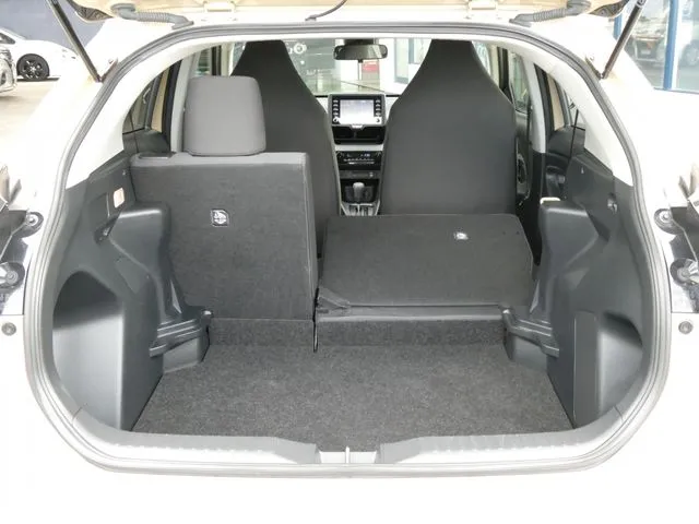 ヤリスクロス　ハイブリッド（トヨタ）の車両写真