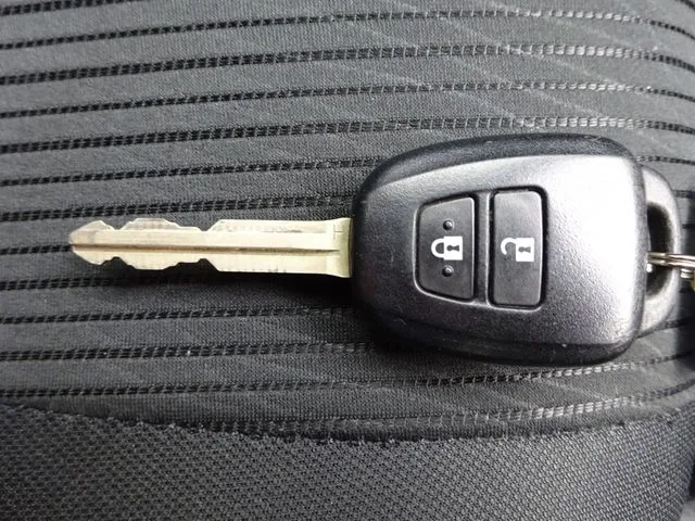 サクシードバン　ハイブリッド（トヨタ）の車両写真