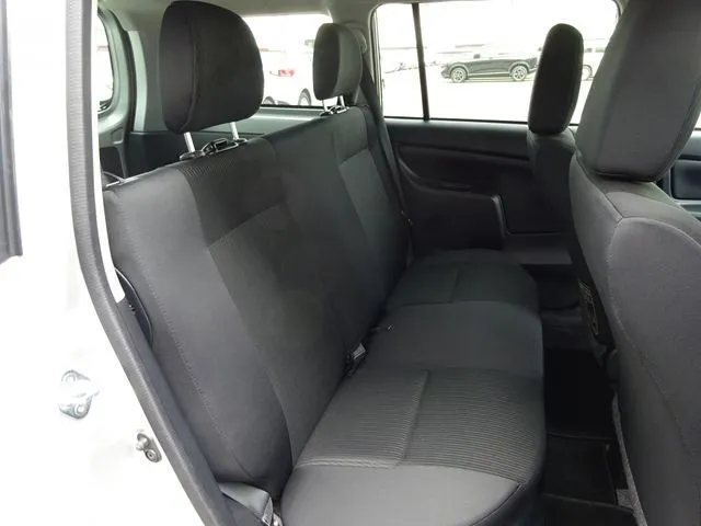 サクシードバン　ハイブリッド（トヨタ）の車両写真