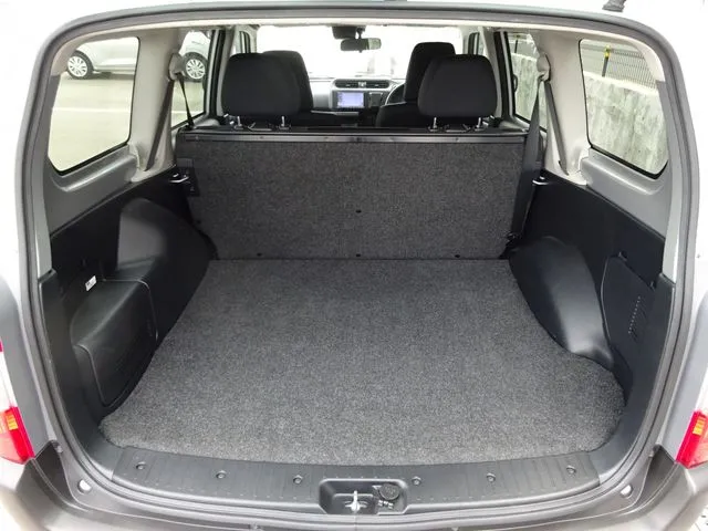 サクシードバン　ハイブリッド（トヨタ）の車両写真