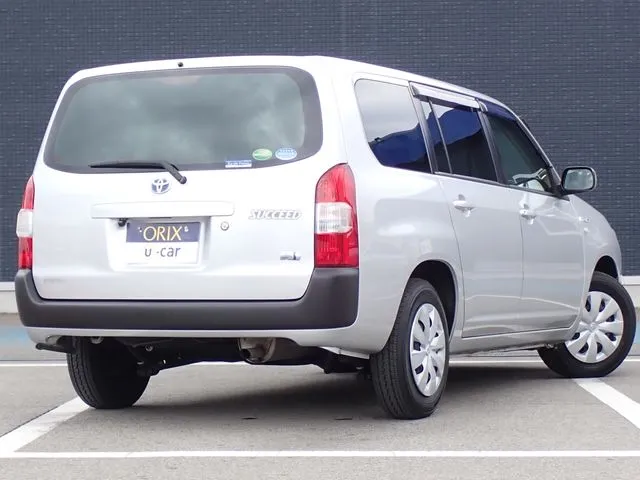 サクシードバン　ハイブリッド（トヨタ）の車両写真