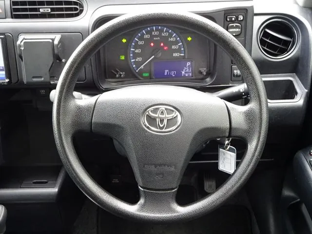 サクシードバン　ハイブリッド（トヨタ）の車両写真