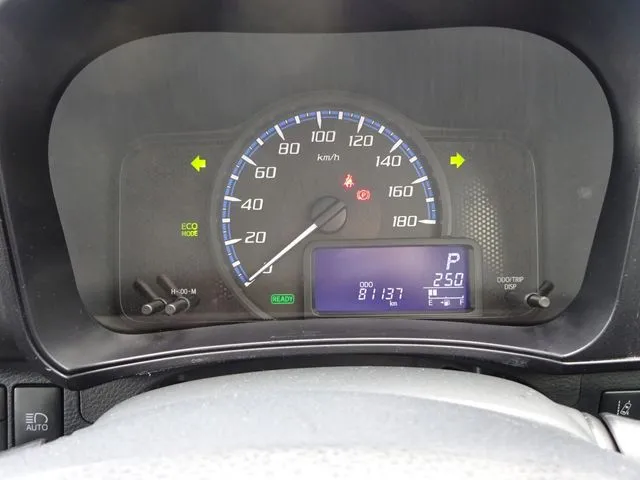 サクシードバン　ハイブリッド（トヨタ）の車両写真