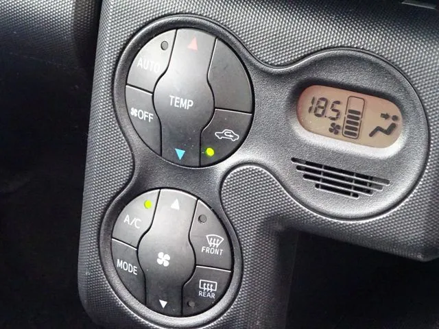 サクシードバン　ハイブリッド（トヨタ）の車両写真