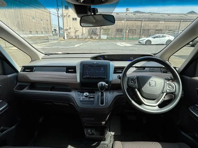 フリード（ホンダ）の車両写真