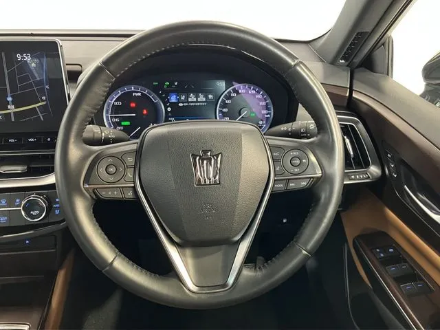 トヨタ　クラウン　セダン　ハイブリッド