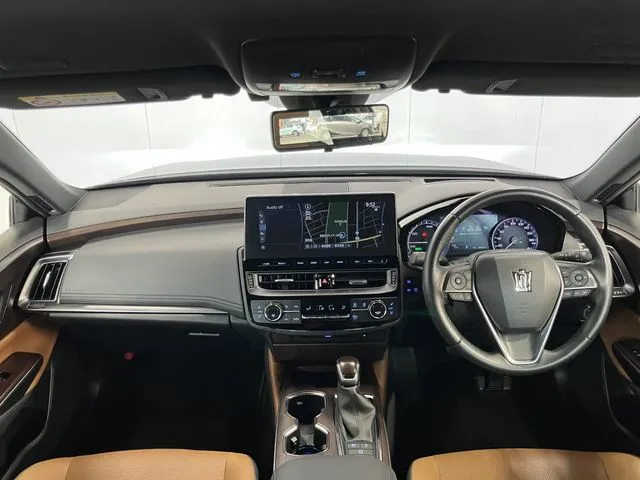 トヨタ　クラウン　セダン　ハイブリッド