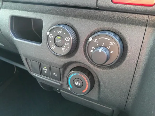 トヨタ　ハイエースバン　４ＷＤ