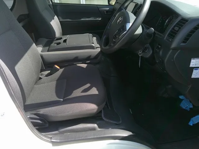 トヨタ　ハイエースバン　４ＷＤ