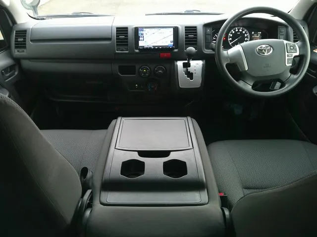 トヨタ　ハイエースバン　４ＷＤ