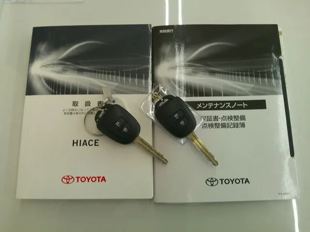 トヨタ　ハイエースバン　４ＷＤ