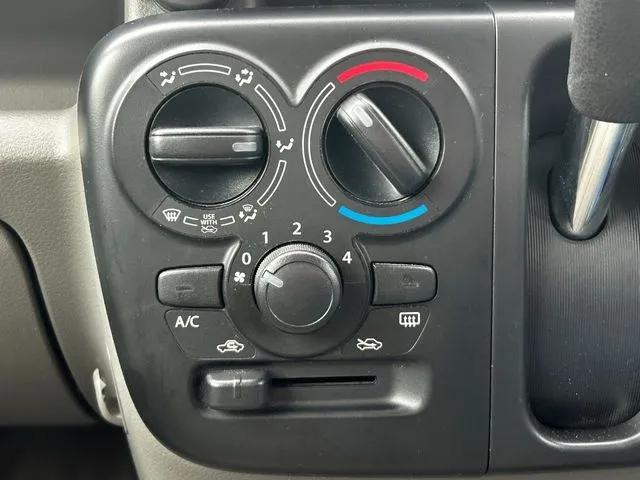 エブリイバン（スズキ）の車両写真