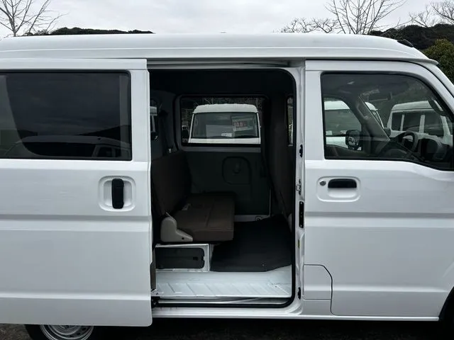 エブリイバン（スズキ）の車両写真