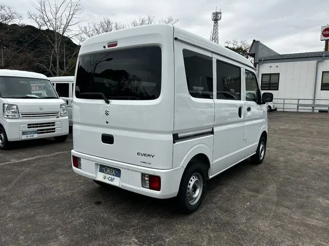 エブリイバン（スズキ）の車両写真