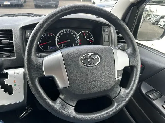 ハイエースバン　１．２５ｔ　２ＷＤ（トヨタ）の車両写真