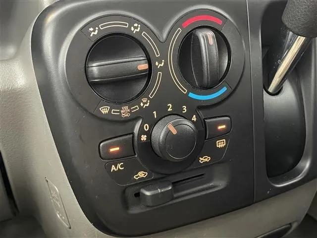 エブリイバン（スズキ）の車両写真