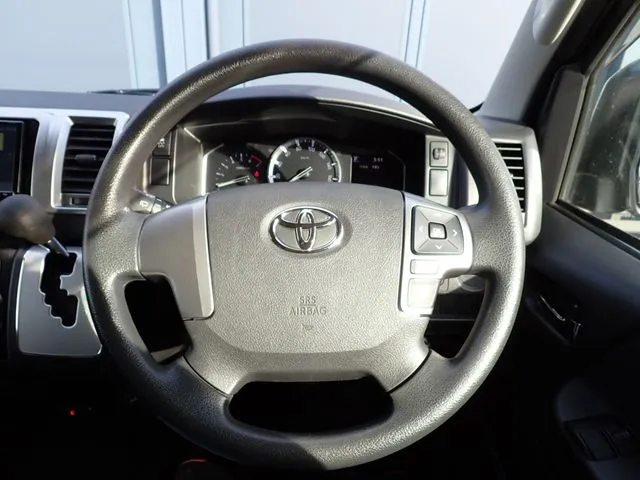 ハイエースバン　２ＷＤ（トヨタ）の車両写真