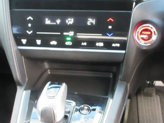 シャトル　ハイブリッド（ホンダ）の車両写真