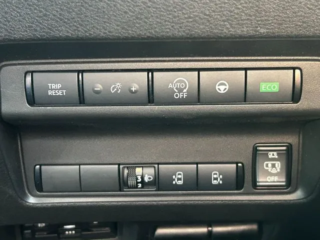 セレナ（ニッサン）の車両写真