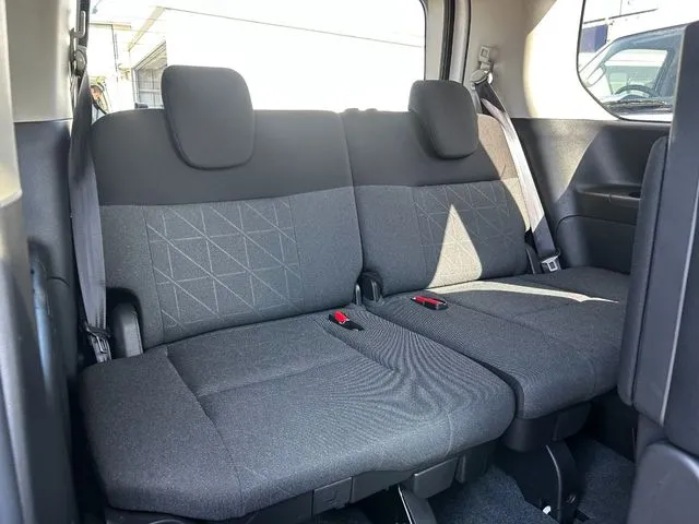 セレナ（ニッサン）の車両写真