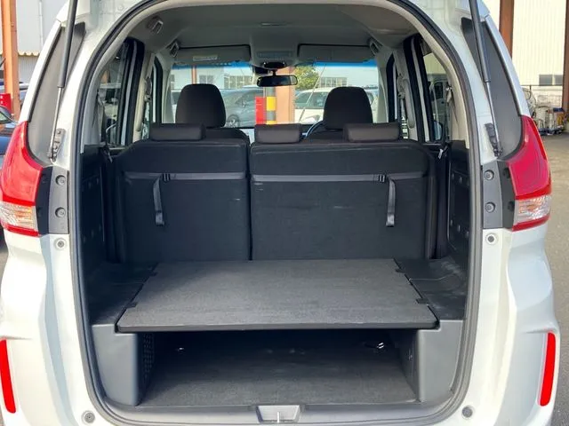 フリードプラス　ハイブリッド　４ＷＤ（ホンダ）の車両写真