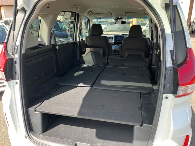 フリードプラス　ハイブリッド　４ＷＤ（ホンダ）の車両写真