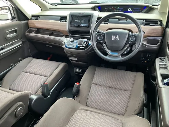 フリードプラス　ハイブリッド　４ＷＤ（ホンダ）の車両写真