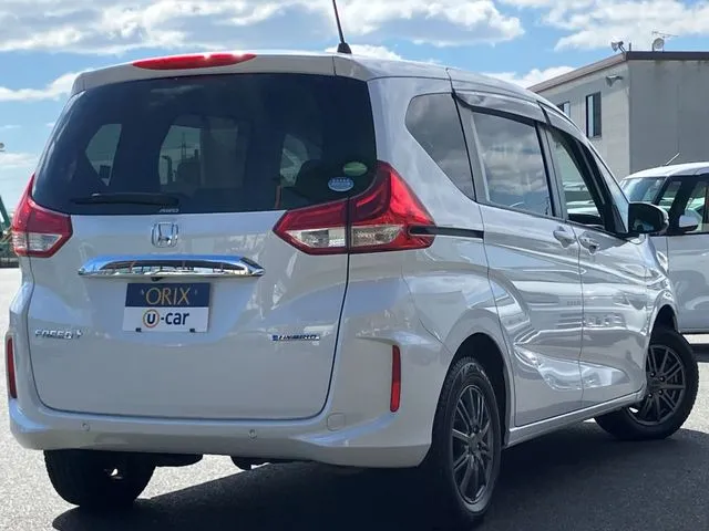 フリードプラス　ハイブリッド　４ＷＤ（ホンダ）の車両写真
