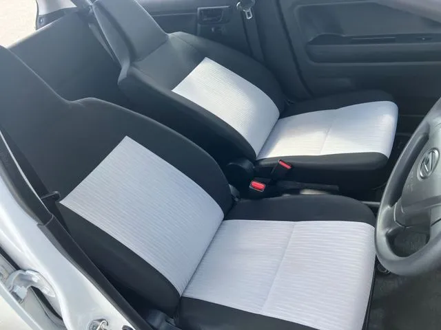 ミラ　イース　４ＷＤ（ダイハツ）の車両写真