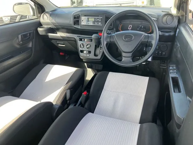 ミラ　イース　４ＷＤ（ダイハツ）の車両写真