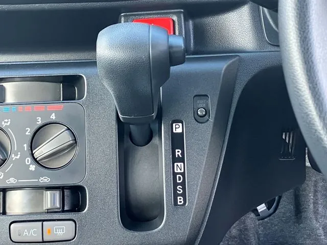 ミラ　イース　４ＷＤ（ダイハツ）の車両写真