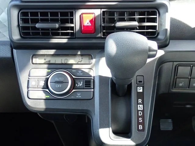 タント（ダイハツ）の車両写真