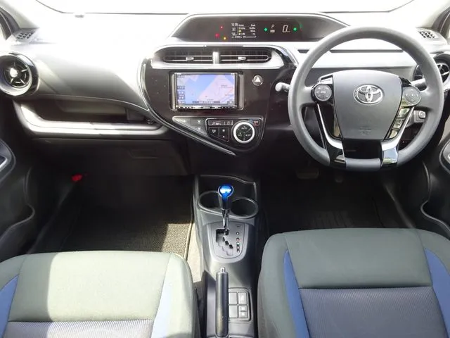 アクア（トヨタ）の車両写真