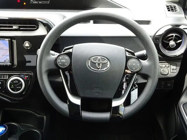 アクア（トヨタ）の車両写真