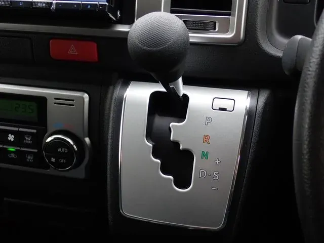 トヨタ　ハイエースバン　２ＷＤ