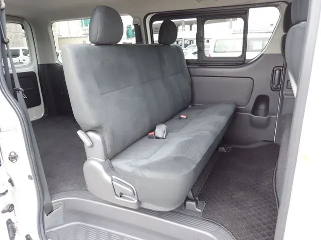 トヨタ　ハイエースバン　２ＷＤ
