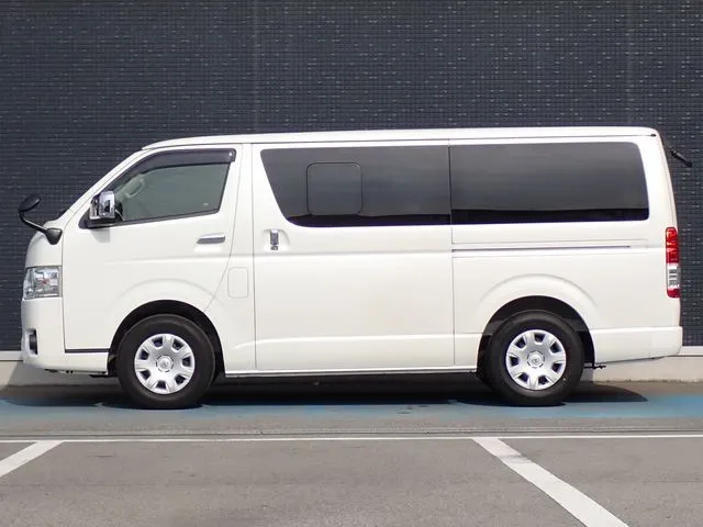 トヨタ　ハイエースバン　２ＷＤ