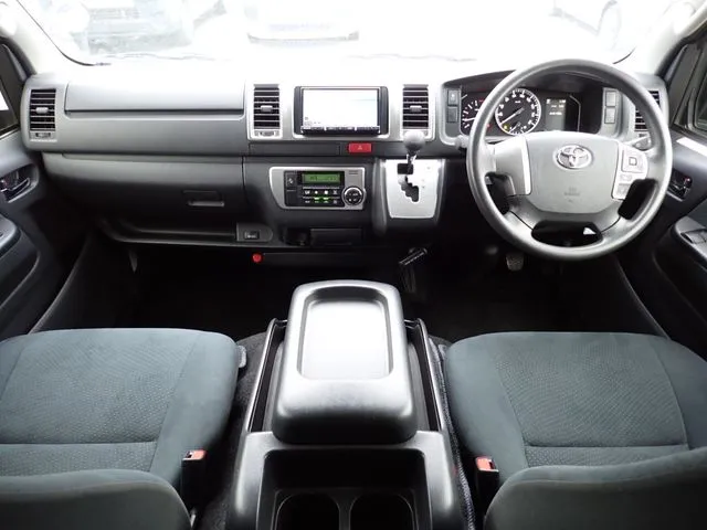 トヨタ　ハイエースバン　２ＷＤ